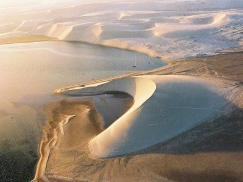 Đặc trưng khí hậu của Qatar là khô - nóng